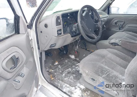 1995 GMC Sierra K2500 z USA, uszkodzony, nr VIN 2GTFK29K3S1592912